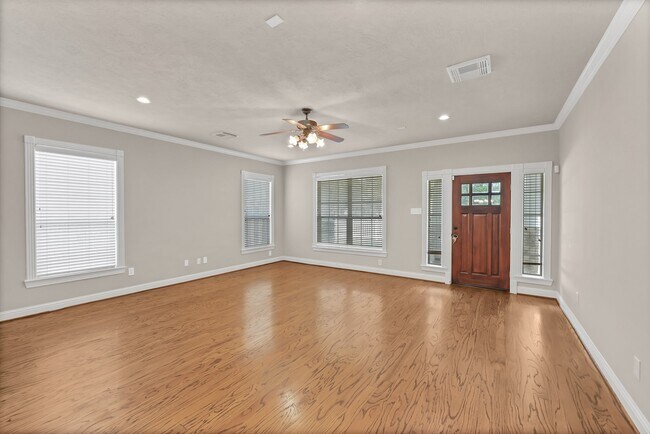 Foto del edificio - 4631 Trembling Forest Ln