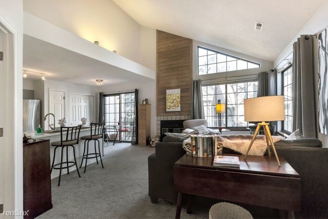 Foto del edificio - 4815 White Rock Cir