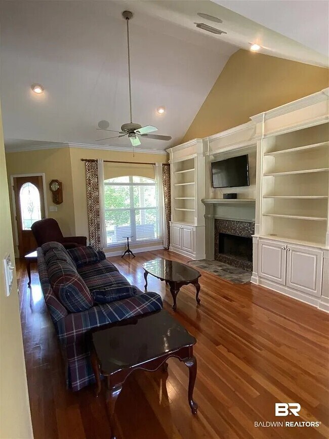 Foto del edificio - 106 Riveroaks Dr