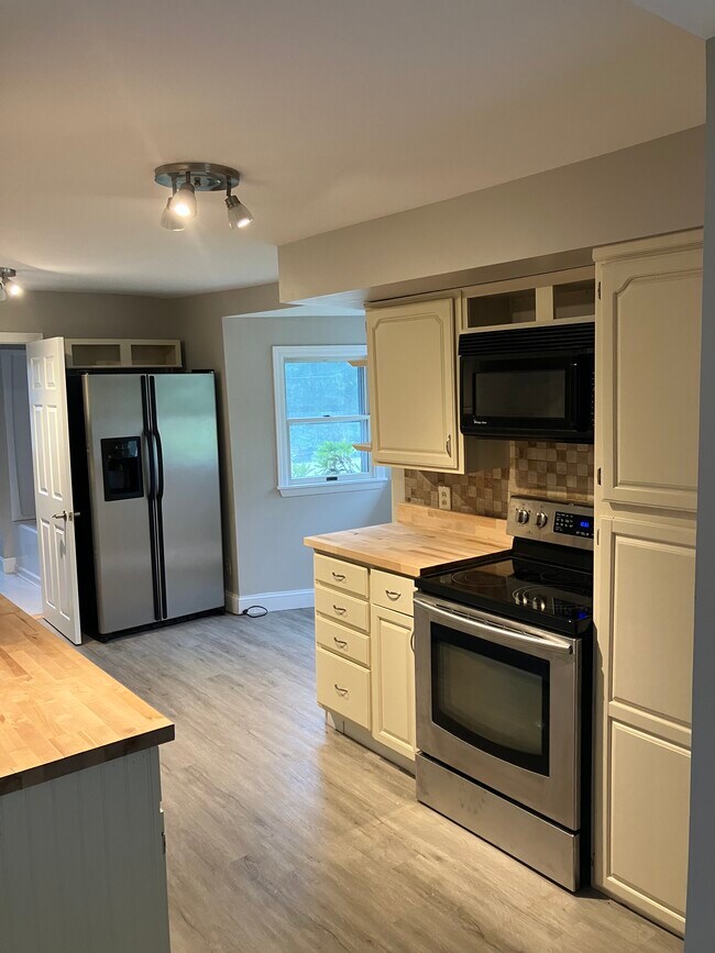 981 China Rd, Winslow, ME 04901 House Rental in Winslow, ME