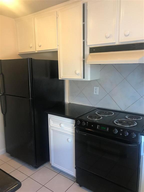 Foto del edificio - 8646 Maplecrest Dr