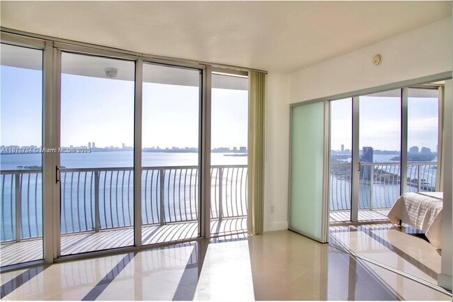 Foto del edificio - 1750 N Bayshore Dr