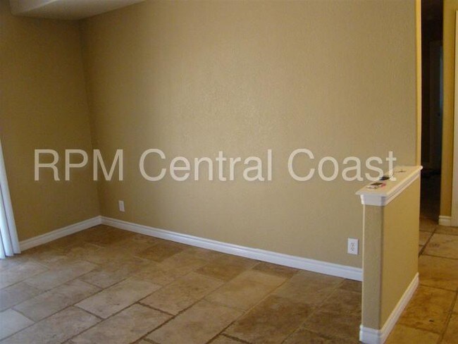 Building Photo - 152 Riverbank Ln