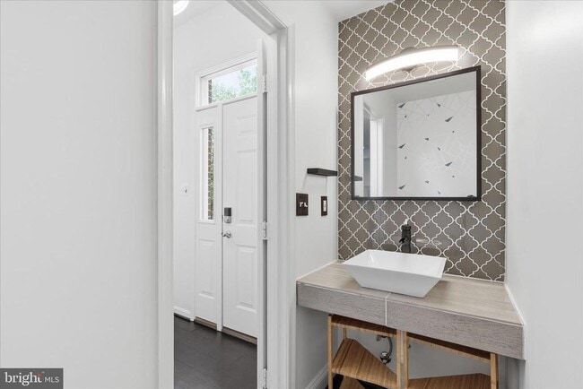 Foto del edificio - 7211 Squirrel Run Ct