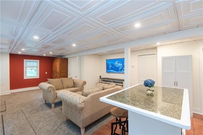 Foto del edificio - 554 E Main Rd