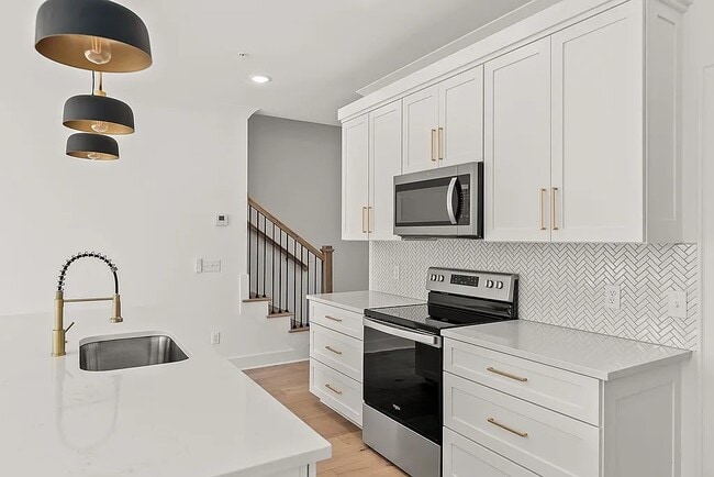 Building Photo - 815 Vickery Dr