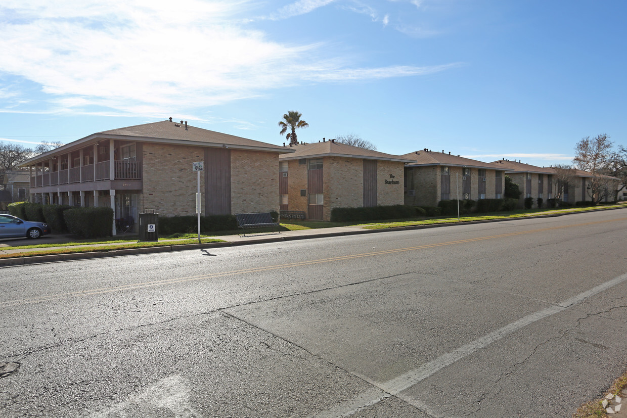 Primary Photo - Braeburn Apartments