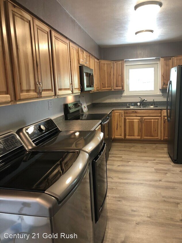 Primary Photo - 3 br, 1.5 bath House - 804 9th Avenue