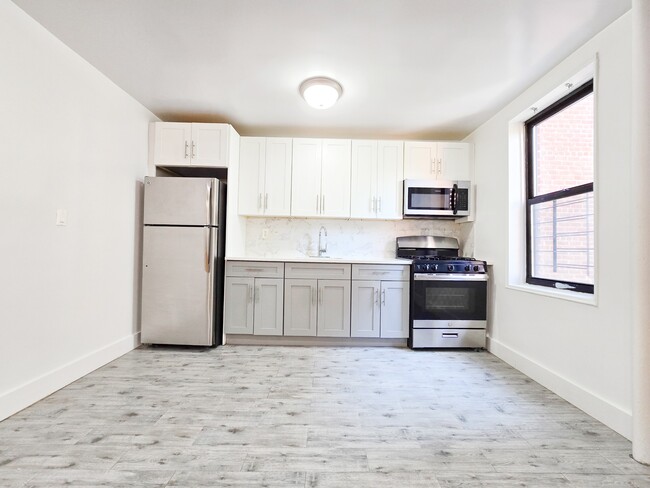 Building Photo - 525-527 Riverdale Avenue