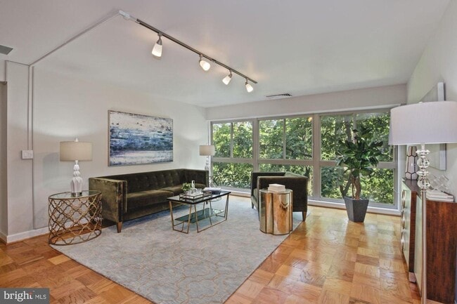 Beautiful 1BR/1BA in Downtown Bethesda. Al... - Beautiful 1BR/1BA in Downtown Bethesda. Al... House