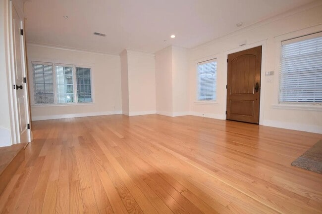 Building Photo - 1705 Palm Ave