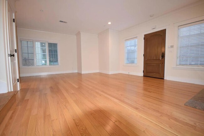 Foto del edificio - 1705 Palm Ave