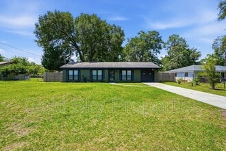 Building Photo - 703 Pineview Ct