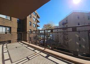 Building Photo - 3167 John F. Kennedy Blvd