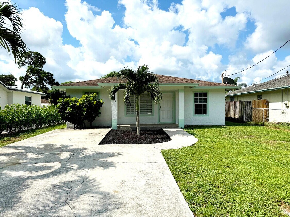 Foto principal - 6682 4th St