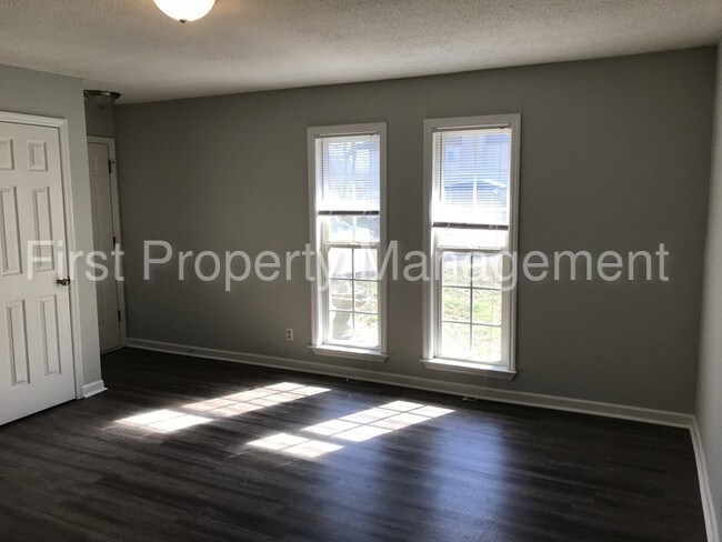 Building Photo - Beautiful Remodeled Duplex
