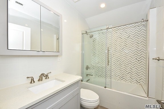 Foto del edificio - 255-23 58th Ave