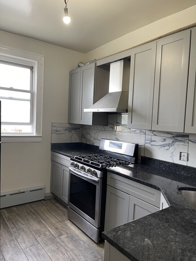 Foto principal - 3031 Young Ave
