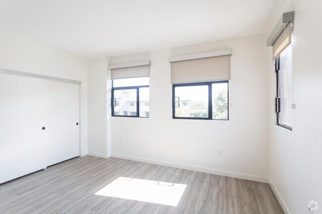 2HAB, 2BA - 889 ft² - FiftyOne Baltimore at the Crossroads