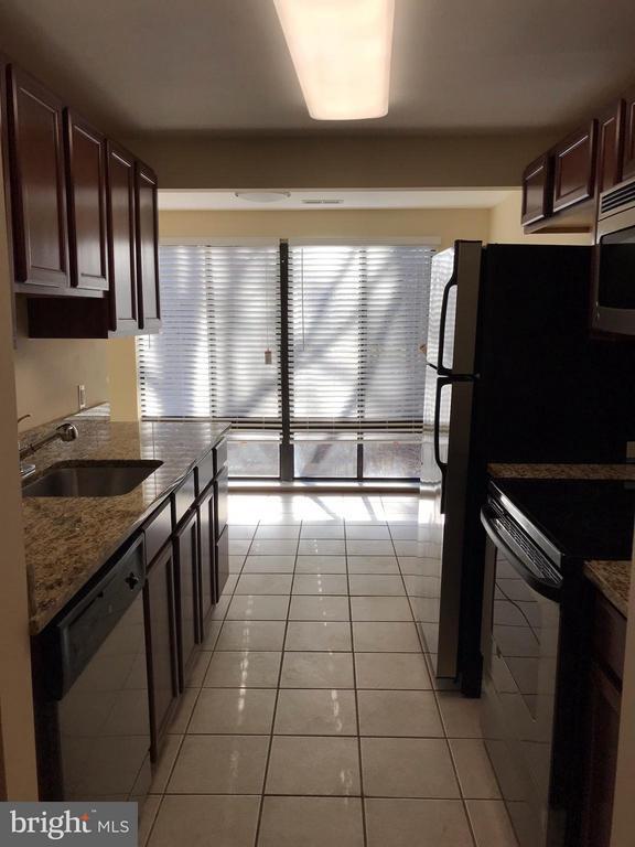 Foto del edificio - 18120 Chalet Dr
