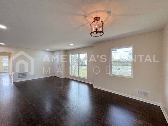 Building Photo - DEPOSIT PENDING! Your Dream Home Awaits in...