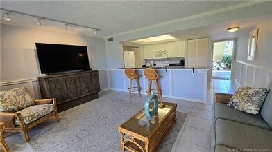 Building Photo - 5565 NE Gulfstream Way