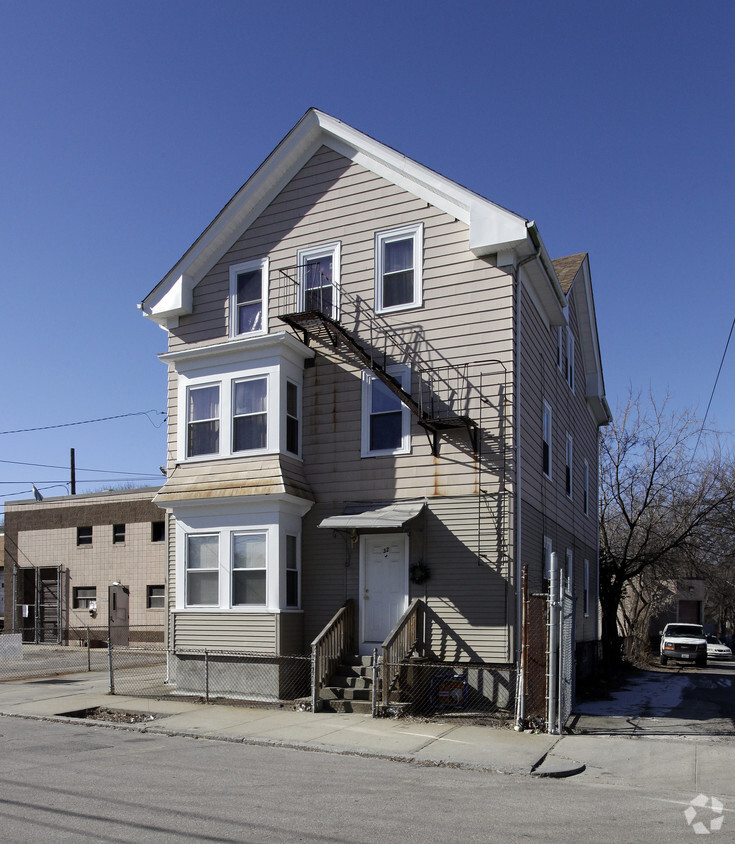 Building Photo - 32 De Soto St
