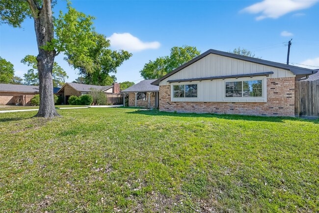 Building Photo - 1906 Shadow Bend Dr