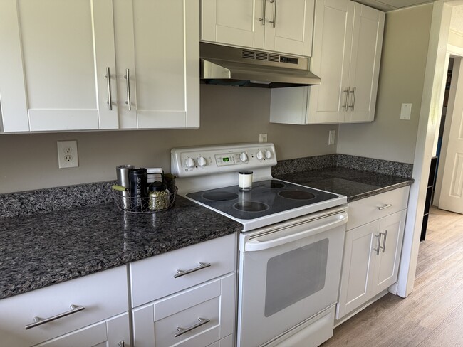 Foto del edificio - 200 Maple Rd