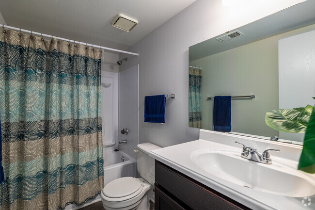 Bedford 2BD 1BA -- Baño - Highgrove at Big Bend