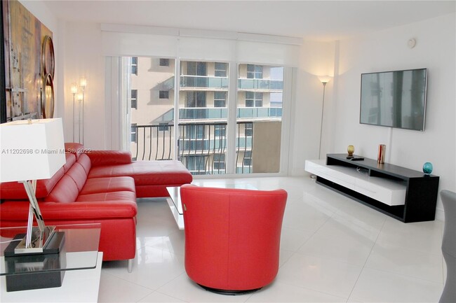 Building Photo - 9195 Collins Ave