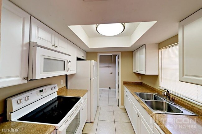 Foto del edificio - 3631 NW 7th Pl