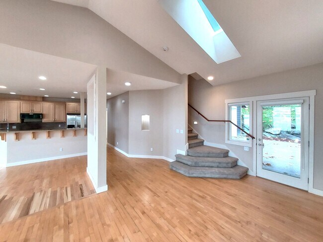 Foto del edificio - Gorgeous view home overlooking Ruston Pointe!