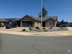 Building Photo - 4045 Pembroke Ln
