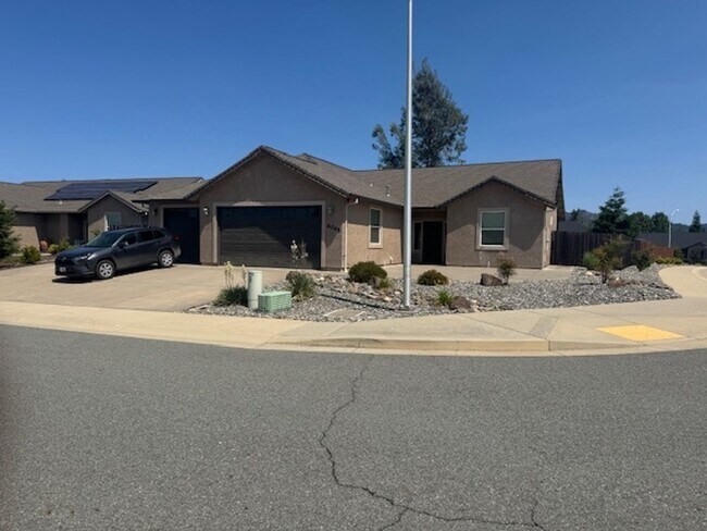 Foto del edificio - Beautiful Shasta Lake home with Landscapin...