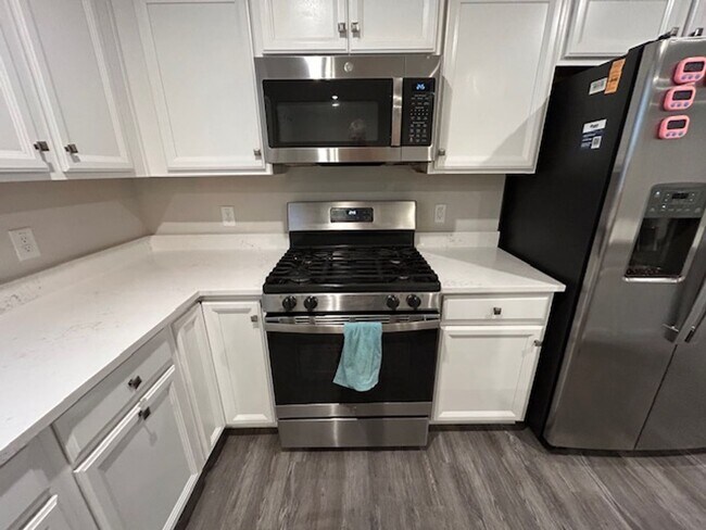 Foto del edificio - 2 Bed- 2 Bath + Dedicated Home Office - Single Family Home in Amherst