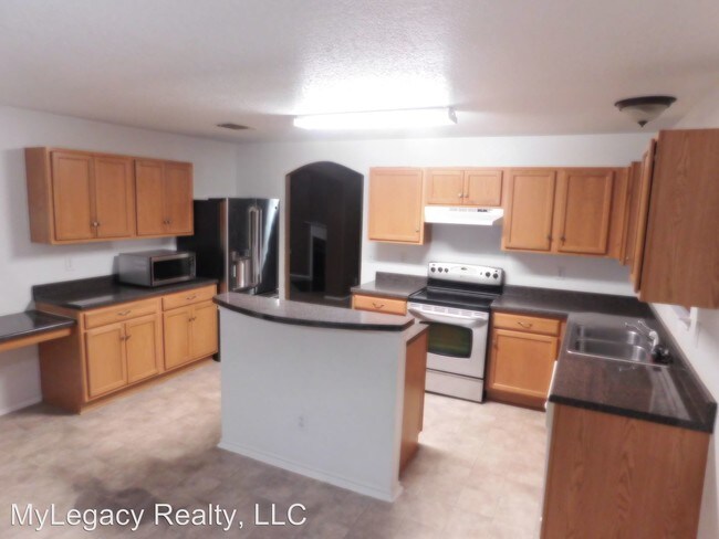 Building Photo - 4 br, 2.5 bath House - 6234 Royal Ridge