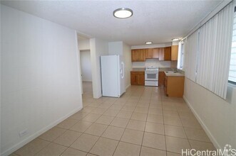 Building Photo - 2787 Waialae Ave