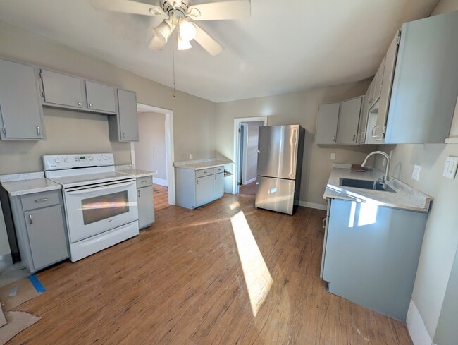 Foto del edificio - 103-107 SCHOOL ST