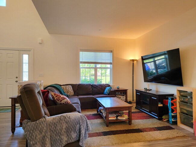 Foto del edificio - 642 Brentwood Dr