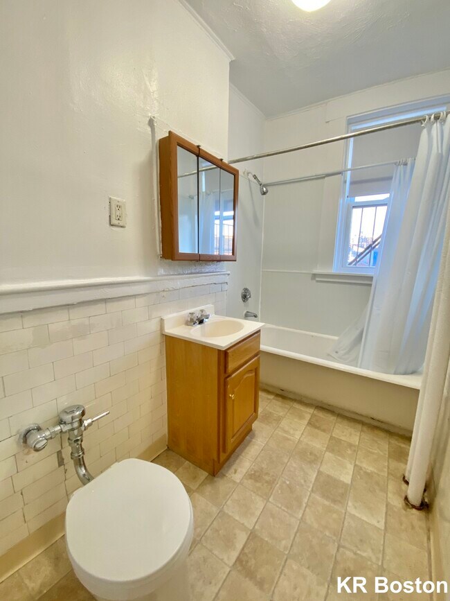 Building Photo - 939 Boylston St