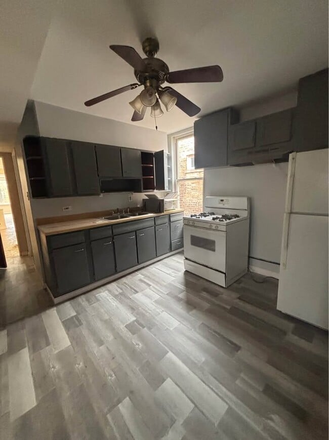 Foto del edificio - 3617 N Troy St