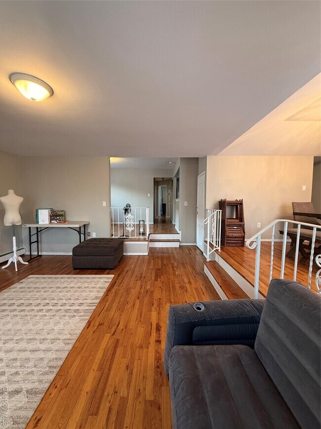 Foto del edificio - 259-23 Craft Ave