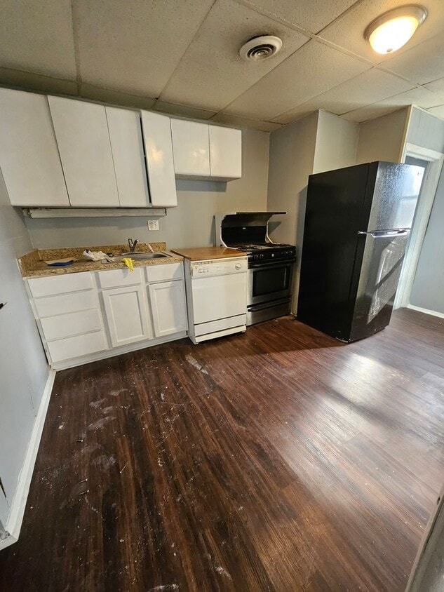 Foto principal - Upper 1 bedroom unit