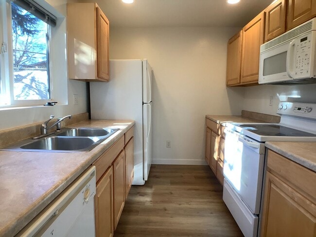 Building Photo - One bed/One bath cottage in East Medford | Available Now