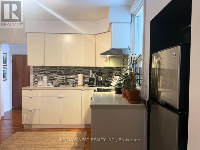 Building Photo - 46 St Clarens Ave