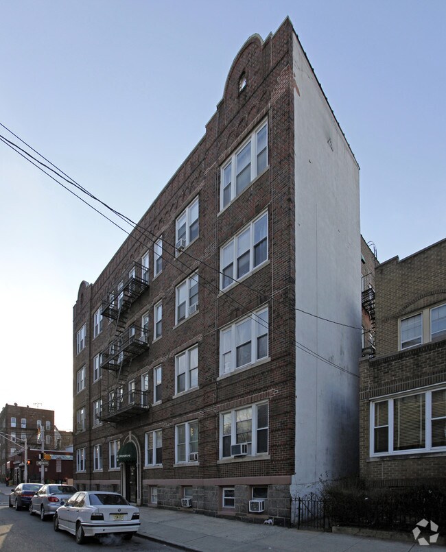 28012807 Summit Avenue Apartments Union City, NJ