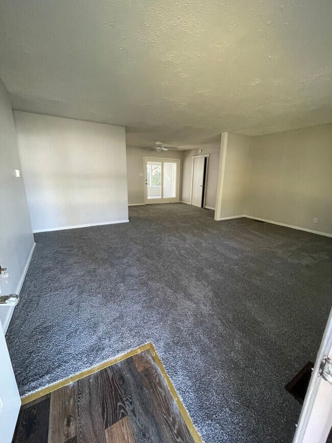 Foto del edificio - Eagledale - 4 bedroom home.