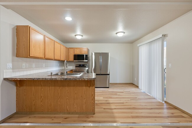 Foto del edificio - Spacious 4-Bedroom Home in SE Portland!