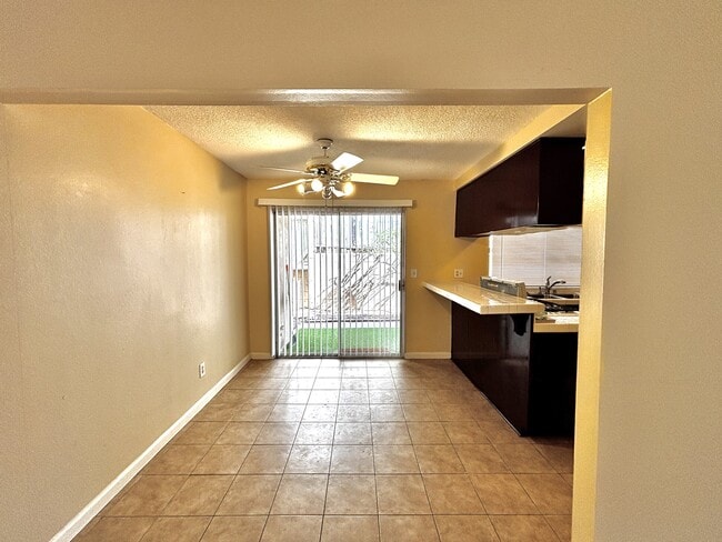 Photo - 1601 Vía Mirada (Fullerton, CA) Apartment